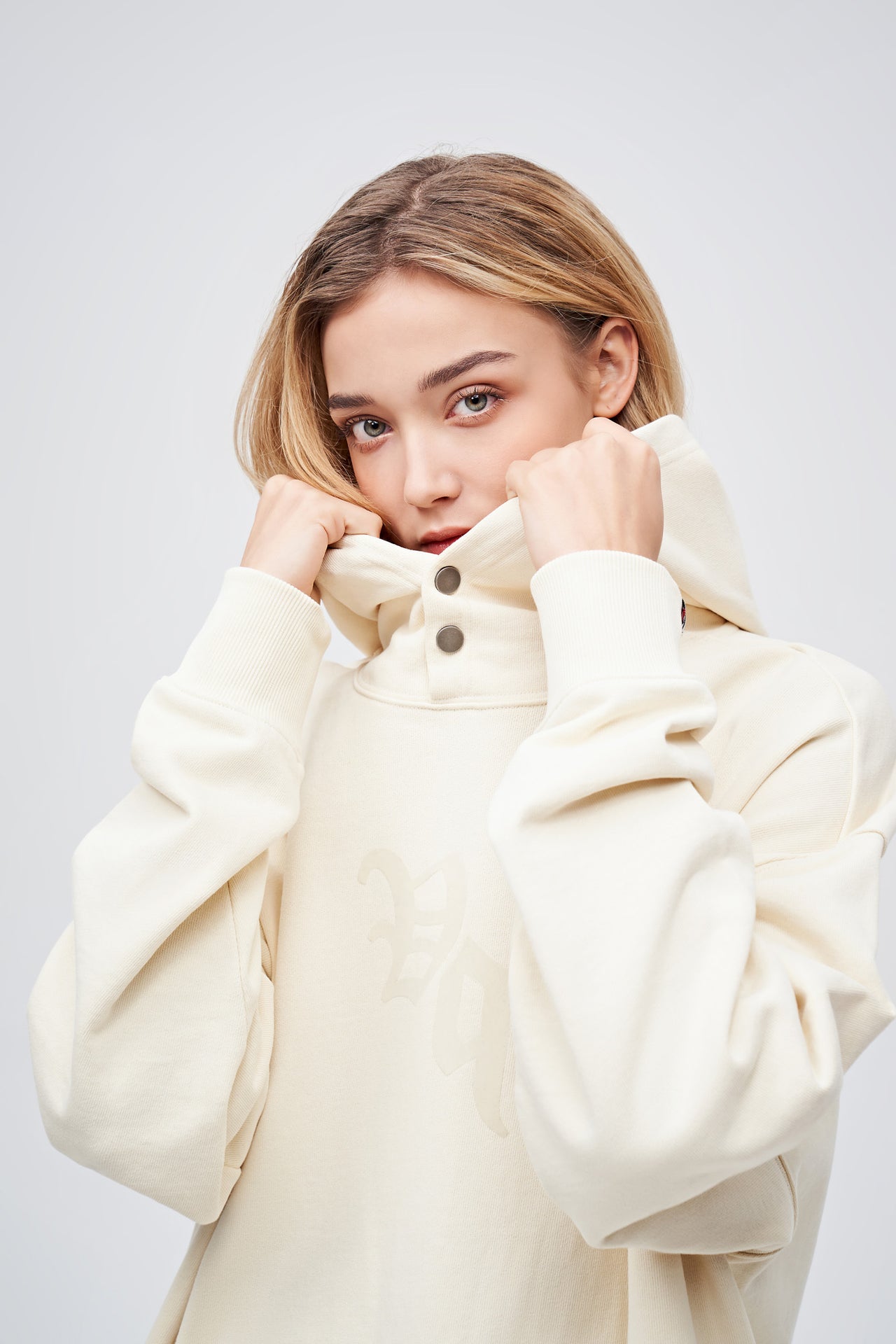 VIP Sale- 90s Vintage Two Seasons Hoodie Cream