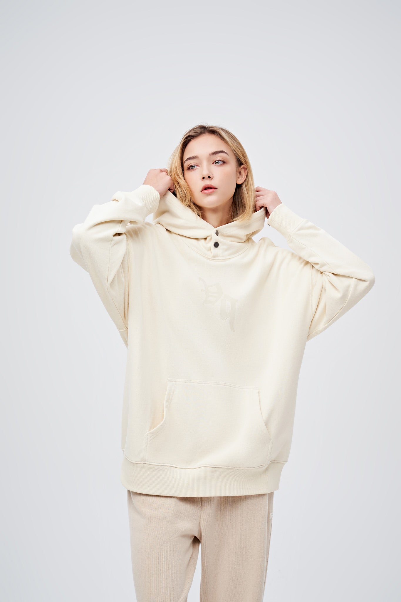 90s Vintage Two Seasons Hoodie Cream